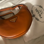 Cartera Prada Arqué Leather